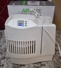 AirCare Evaporative Humidifer Cool Mist Mini Console Model MA0800 White 2600Sq