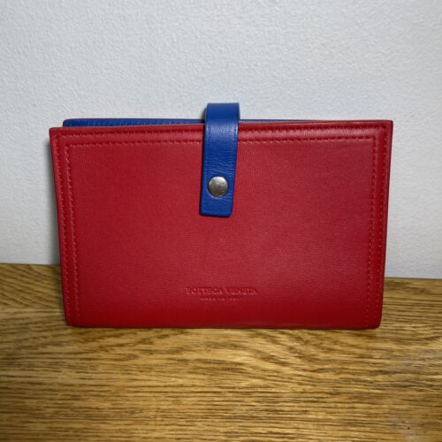 Bottega Veneta Funda/Funda Pasaporte Cuero Rojo En muy buena condición