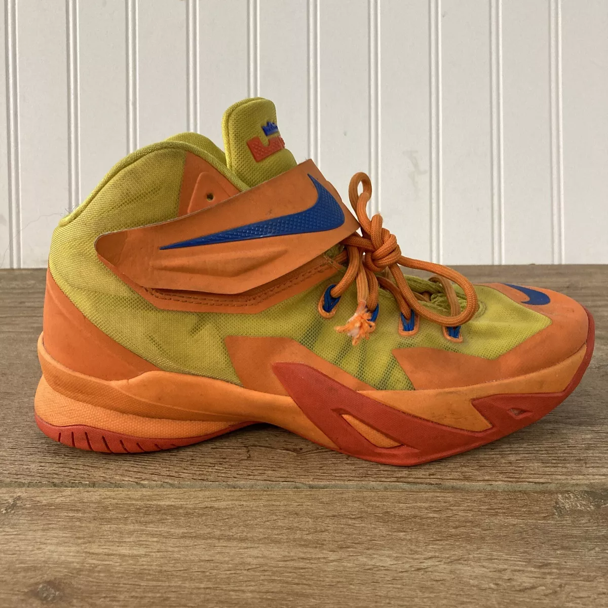 NIKE LEBRON 19 BASKETBALL SHOES