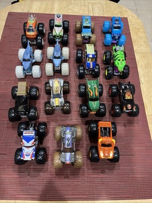 15 Piece Lot Set Of Monster Jam 1:64 Avenger Black Monster Truck