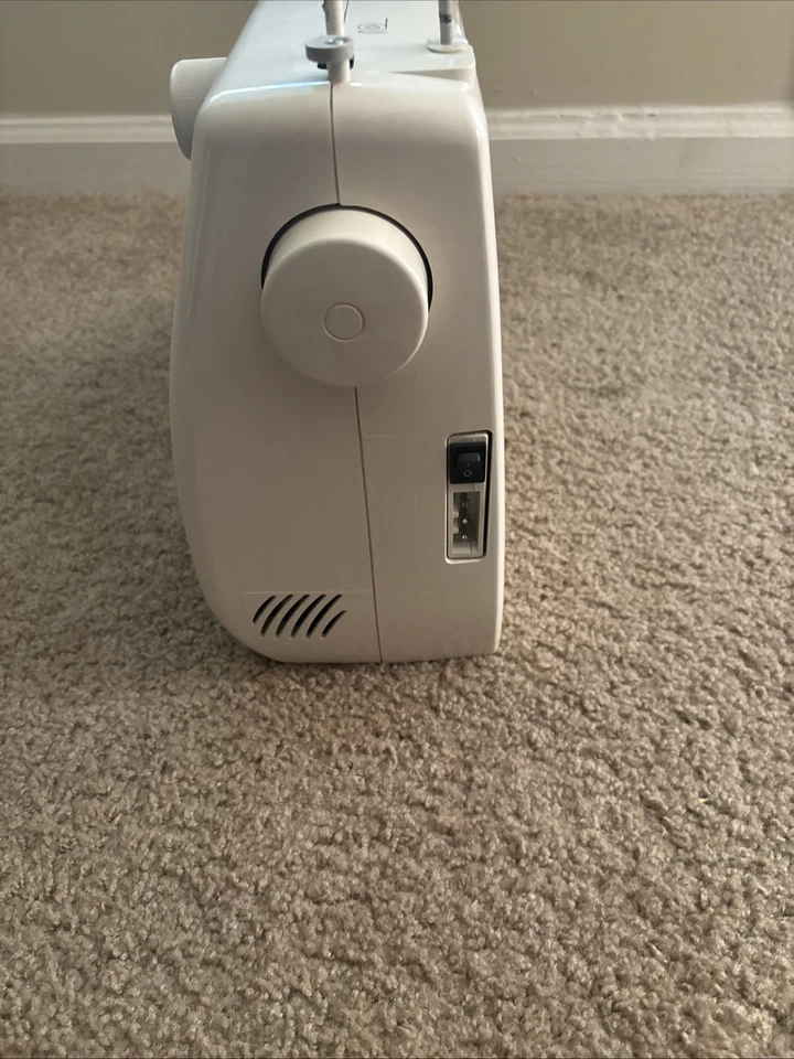 Nova máquina de costura mecânica Brother LS-2125 com pés bônus caixa lacrada - Imagem 4 de 4