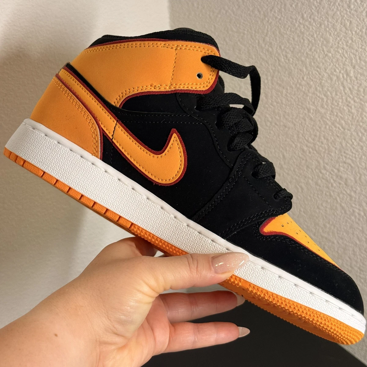 Las mejores ofertas en Jordan 1 SE Mid Vivid Orange | eBay