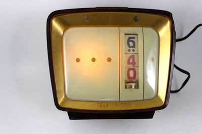 Vintage Pennwood Numechron Model #715 Clock/TV With Light Works