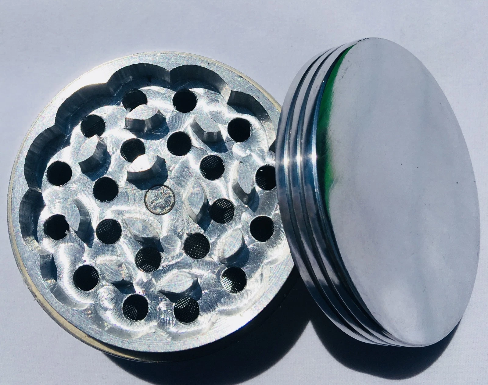 Tobacco Herb Grinder Spice Herbal 4 Inch 4pc Metal Alloy Smoke Crusher - 100mm
Opens in a new window