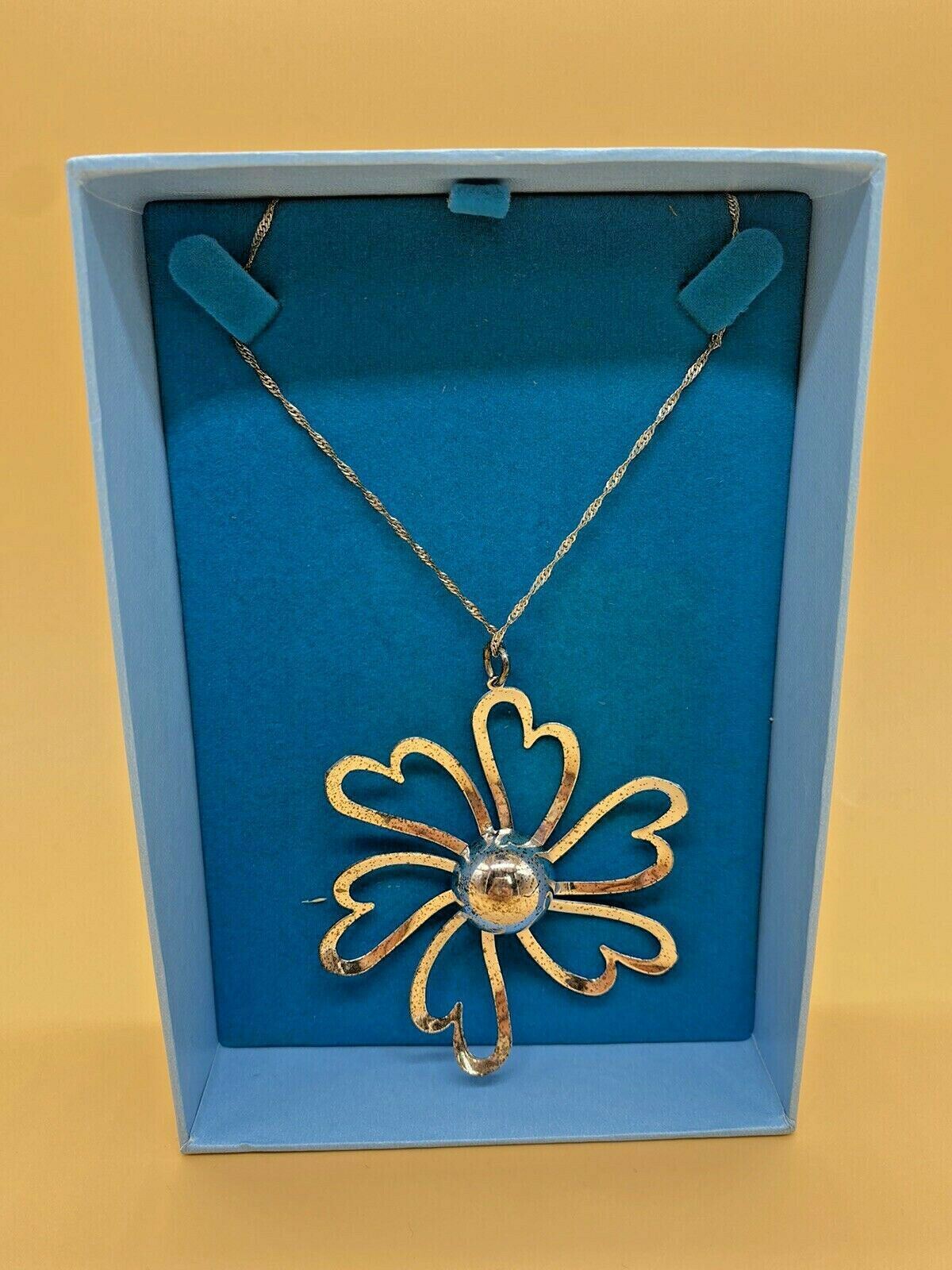 Beautiful Silver Metal Wire Statement Flower Shap… - image 1