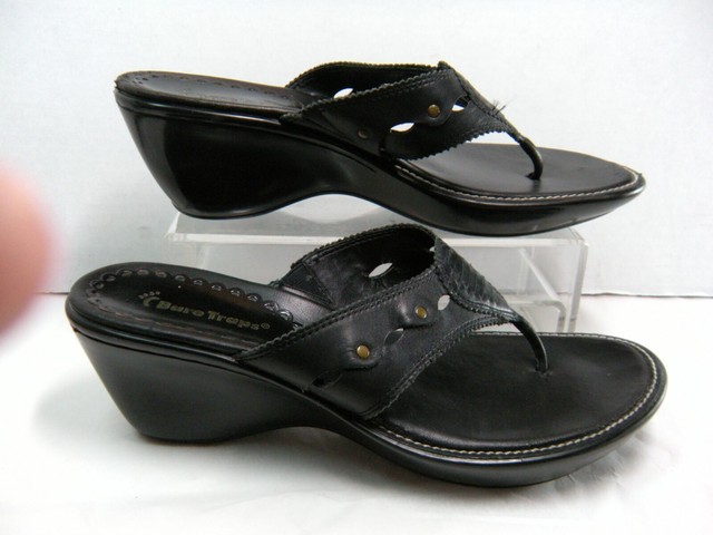 bare traps womens flip flop sandals