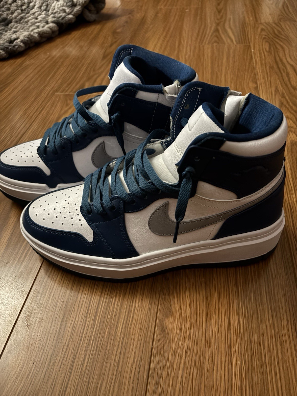 Nike Jordan Air high tops women’s US size 9