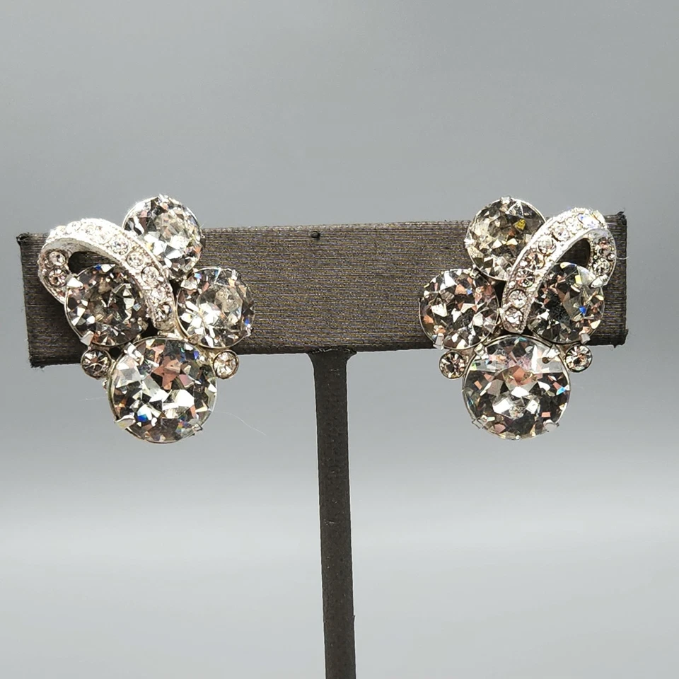 Pendientes de placa de rodio en capas pavé de cristal de cuatro piedras firmados por Eisenberg Foto 2 de 4