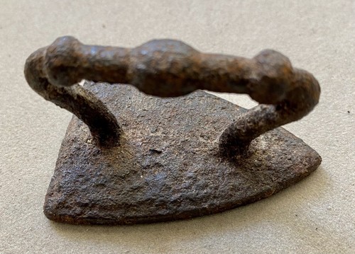 Dos hierros tristes antiguos primitivos en miniatura - Imagen 5 de 9