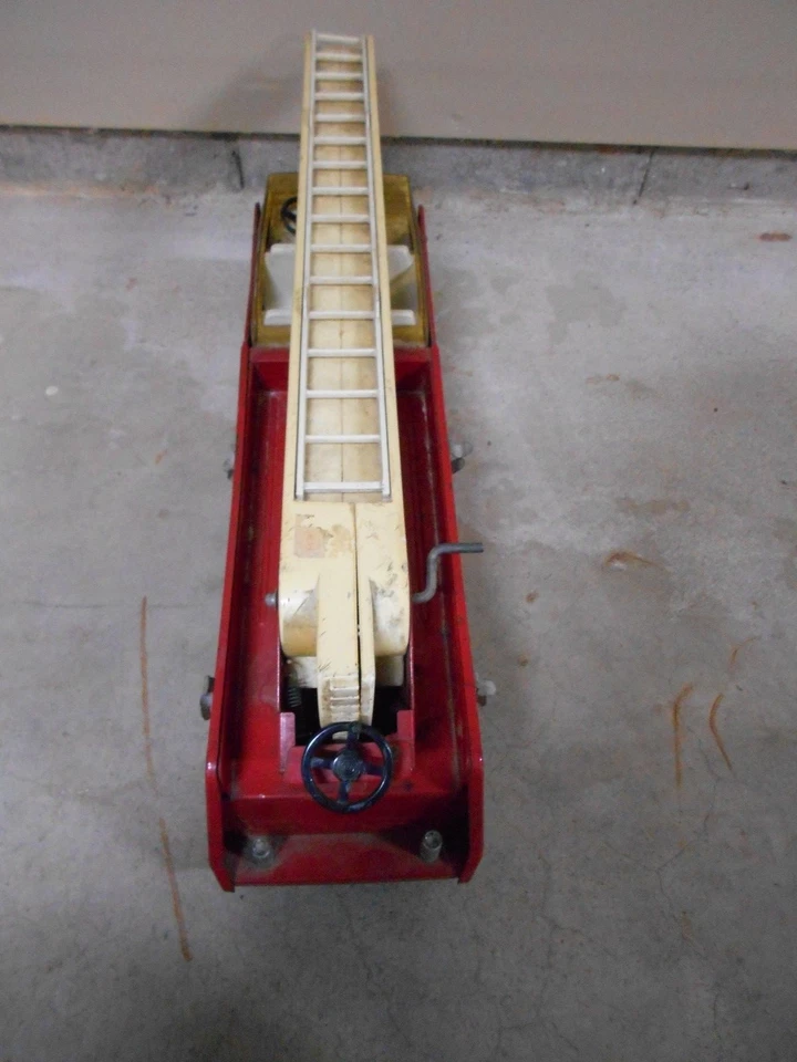 ANTIGUO CAMIÓN DE BOMBEROS TONKA DE JUGUETE VINTAGE Foto 2 de 4