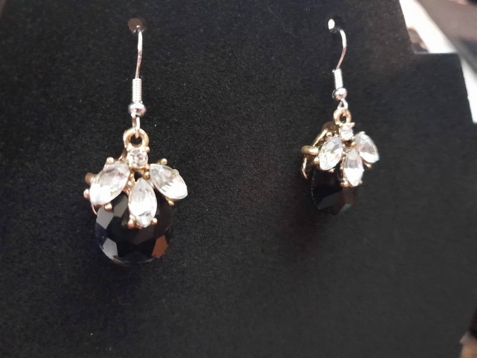 Pendientes colgantes estilo gótico con diamantes de imitación hermosos y elegantes  Foto 3 de 3
