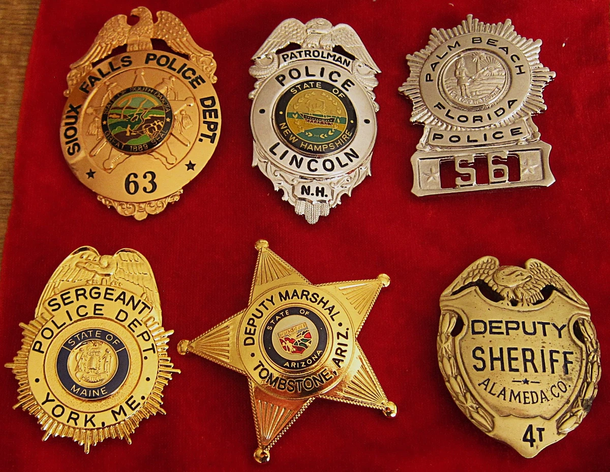obsolete police badges, Convolut 6 x Abzeichen + 1 x South Park patch