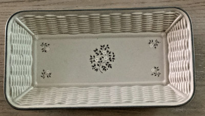 Pfaltzgraff HEIRLOOM Basketweave Basket Bread Tray Stoneware USA 12'' x 6 1/2''