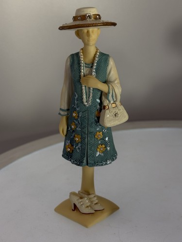 Rare Lady Elizabeth Of London Display Stand Figure; Queen Dress Outfit Statue - Picture 2 of 16