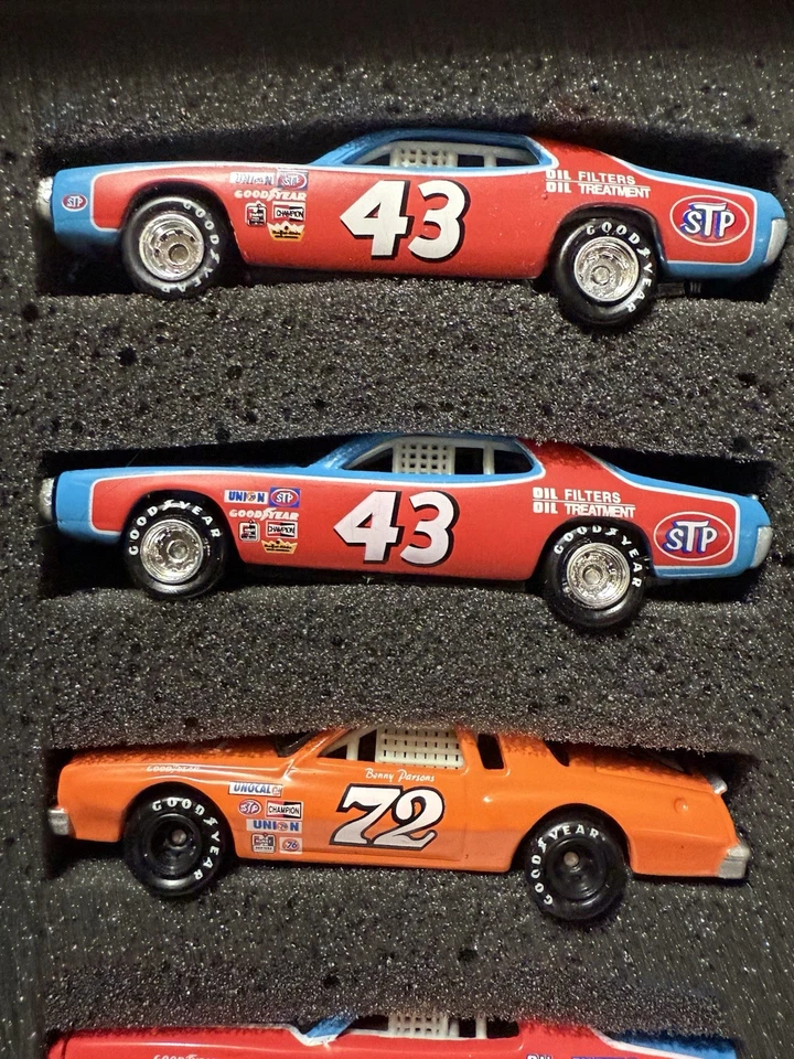 RARO* Juego de 5 autos de acción 30 años de campeones 1971-1975 NASCAR 1/64 Richard Petty Foto 2 de 4