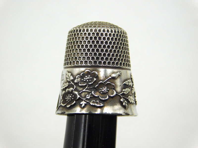 Antique Sterling Silver Thimble with a Floral Design / Size 11