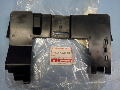 専用　ケース Kawasaki ZX1000 ZX-10 Ninja B 1988-1990 Battery Case Cover 14024