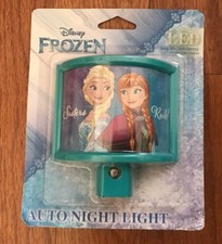 Disney Frozen Anna  Elsa Sisters Rule Plug In Night Light With Bulb