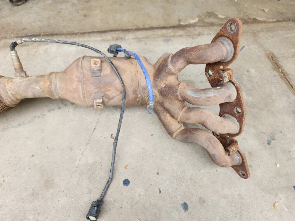 Ford Focus 2012-2018 genuino OEM escape tubo de lino colector motor 2.0  Foto 3 de 4