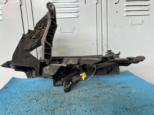 OEM 03/09-10/12 AUDI Q5 8R RIGHT HEADLIGHT/HEADLAMP BRACKET/ARM SUPPORT COMPLETE - Picture 4 of 6
