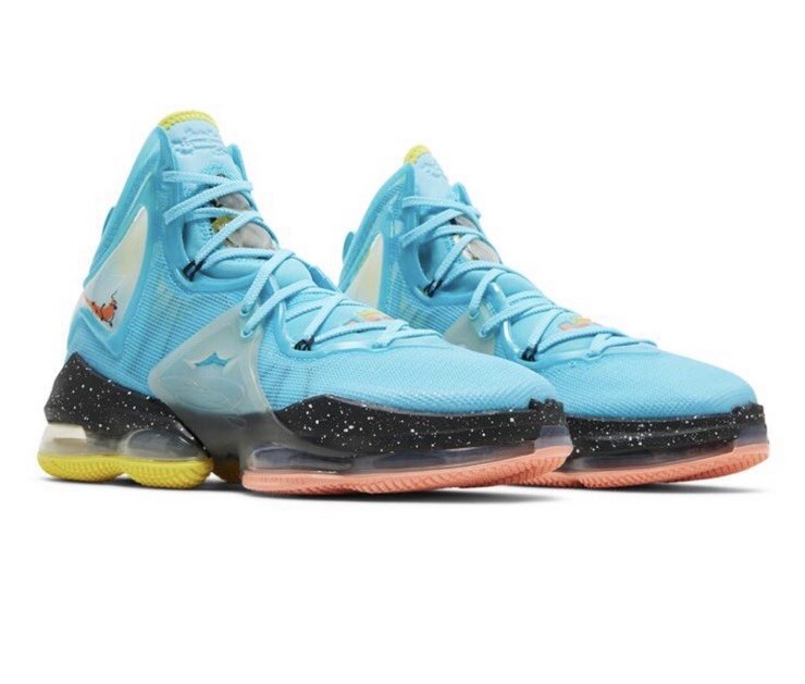 Nike LeBron 19 Christmas Polarized Blue Crimson Bliss Size 10.5