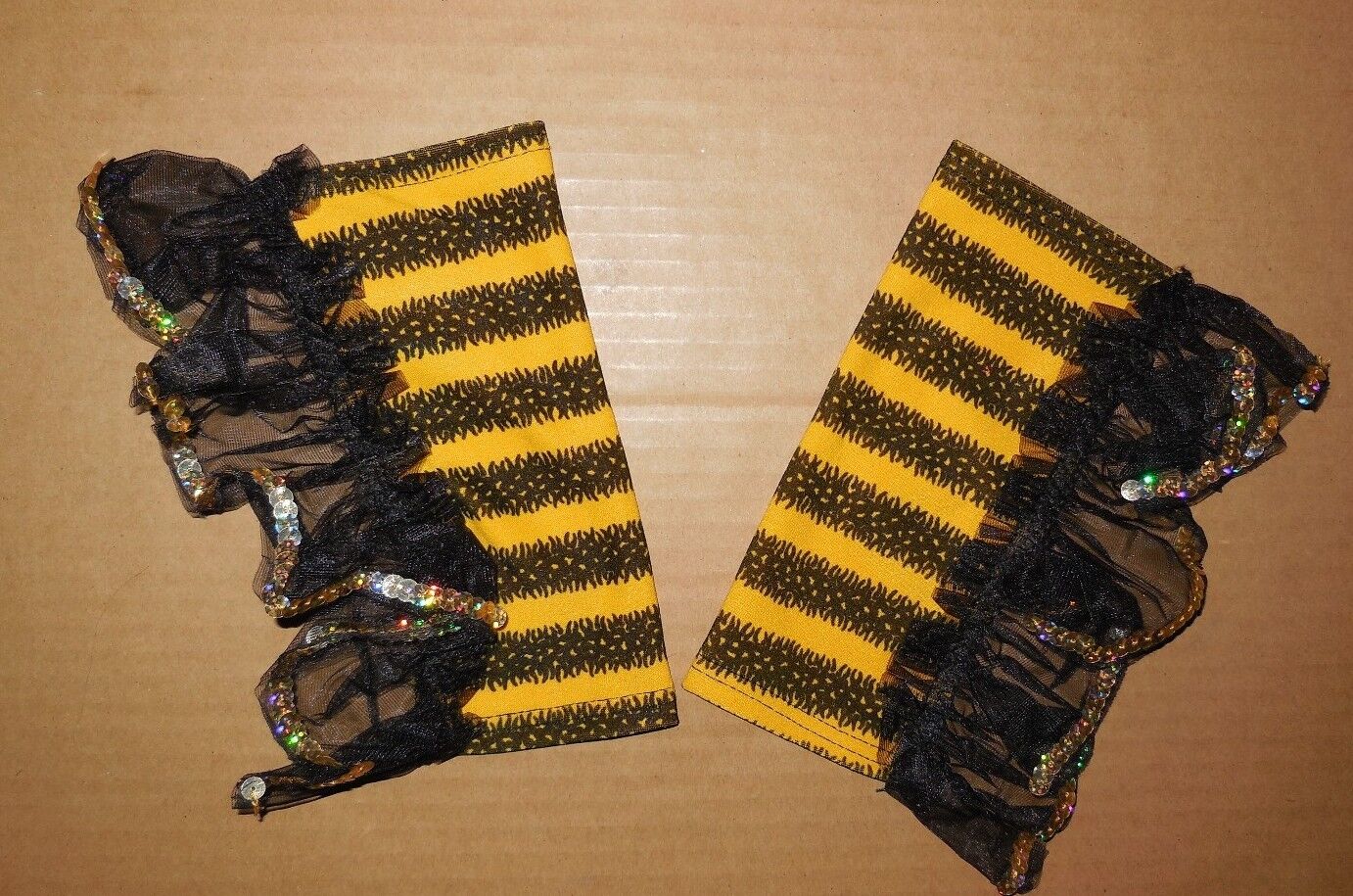 Limited time for free shipping NWT Bee outlet Mitts Gauntlets Gloves Theatrical edged Sequin Dance Acc