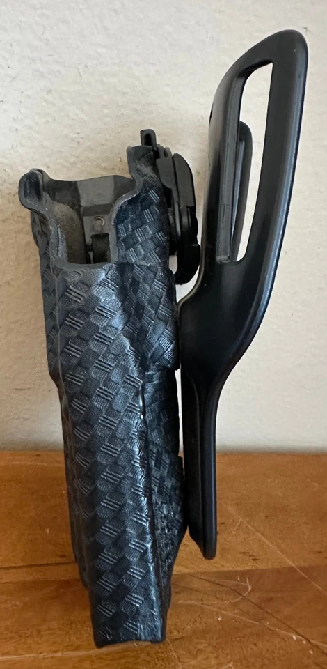 Funda Safariland BER-92 negra con patrón de tejido táctico para mano izquierda Foto 2 de 4