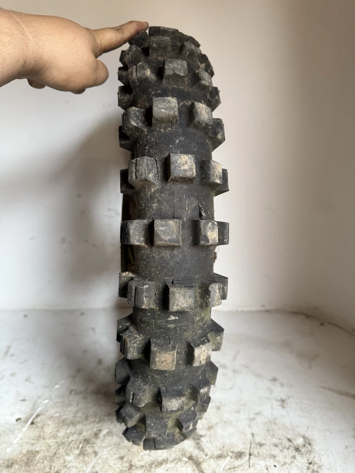 1971 - 1976 铃木 TS250 后轮圈和轮胎 — 第 3/4 张图片