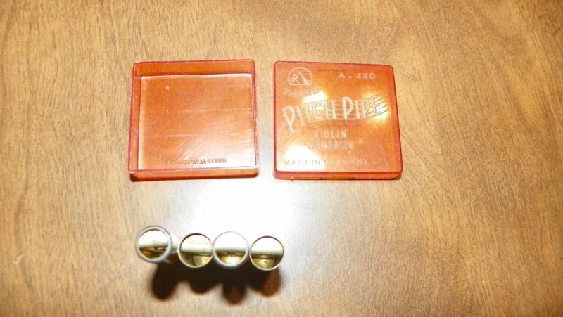 VTG PYRAMID A-440 VIOLIN & MANDOLIN PITCH PIPE MADE IN GERMANY, CLEAN WORKS WELL