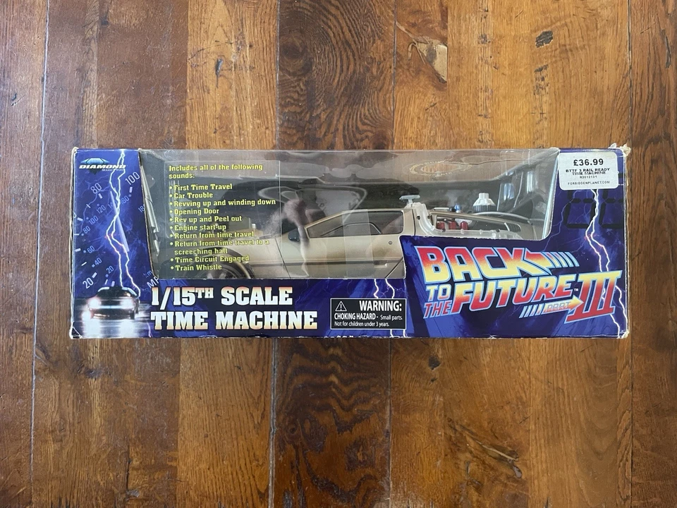 Diamond Select Toys Modelo Escala 1/15 Coche Delorean Regreso al Futuro Parte II #2 Foto 2 de 4