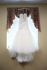 David’s Bridal Oleg Cassini Wedding Dress size 6 - mermaid in preservation box