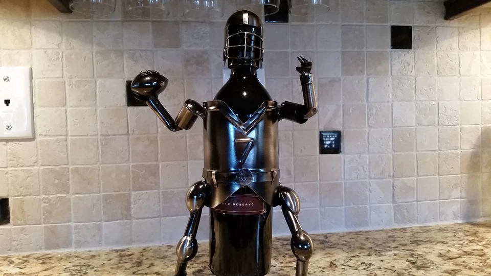 Portabotellas de vino de mariscal de campo de fútbol hecho a mano carrito de metal coleccionable Foto 3 de 4