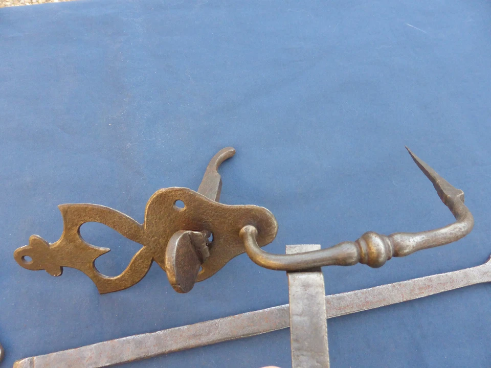 Ancienne Clenche poignée poucier ouvragée Barre 35,5 cm fer forgé mentonnet fer - Photo 4/4