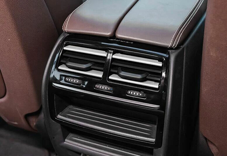 Tira de ventilación de salida de aire de fila trasera de acero plateado para BMW Serie 5 G30 2018-2022 Foto 4 de 4