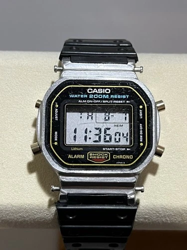 Vtg 1985 Casio G-SHOCK DW-5600 Japan H Module 901 Screw Back Model Gold Buttons