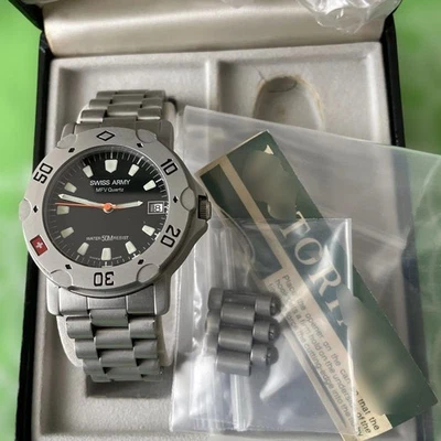 Victorinox Swiss Army Quarzuhr 50M Waterproof 38mm aus Japan - Bild 1 von 4