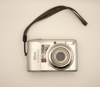 Nikon COOLPIX L19 Digitalkamera - 8.0 MP - Silber