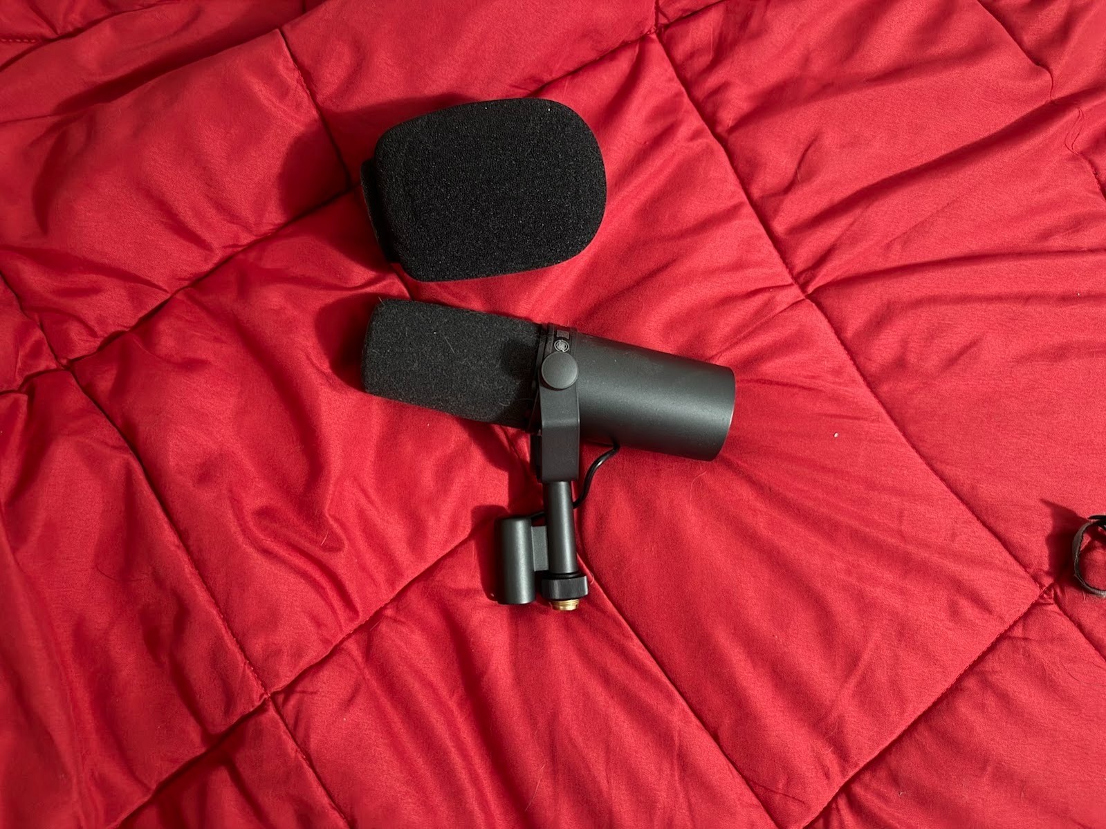 Shure SM7B Dynamic Vocal Microphone | Podcast Streaming Broadcast |   XLR Cable