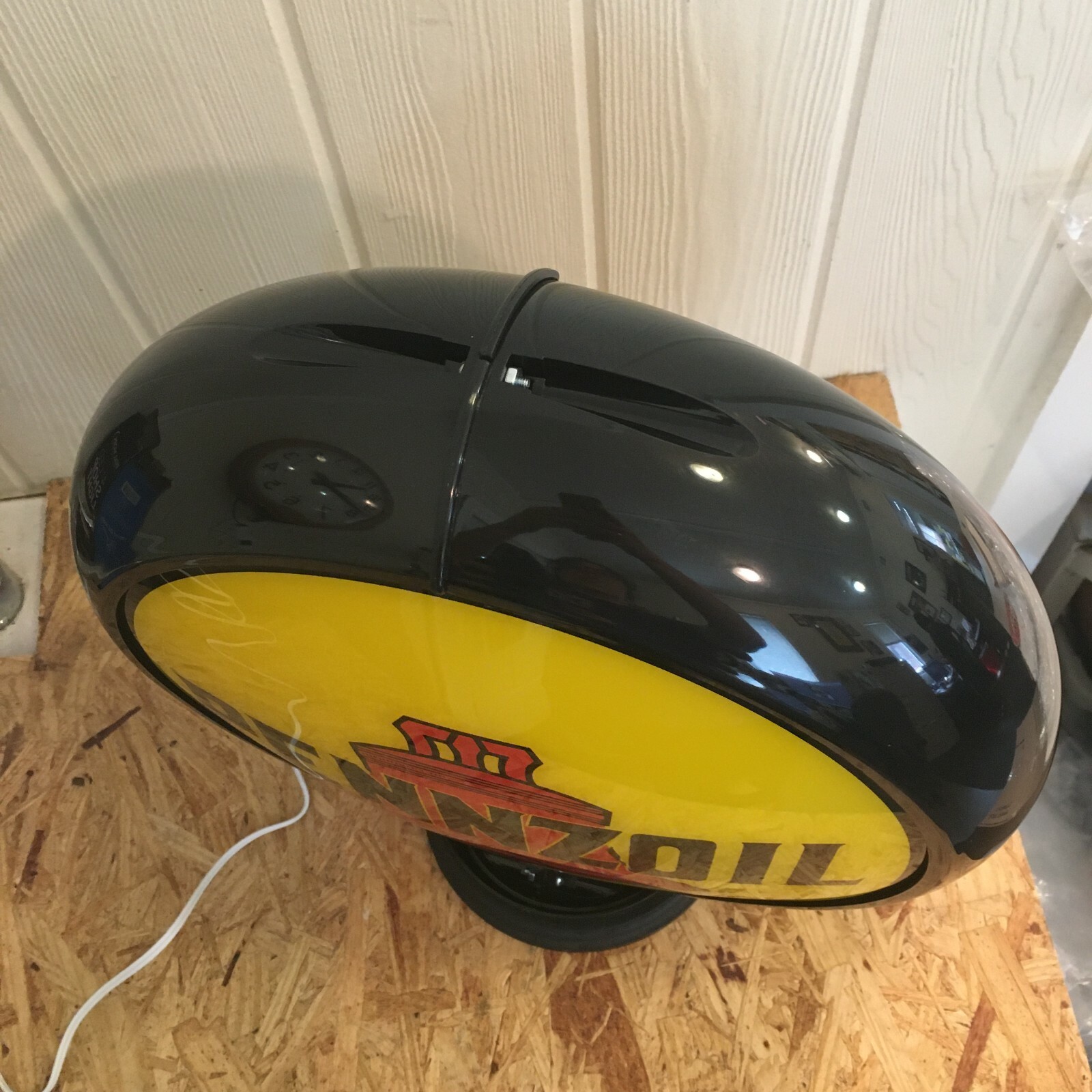 GAS PUMP GLOBES / PENNZOIL GAS PUMP GLOBE / LIGHT UP GARAGE SIGNS FOR