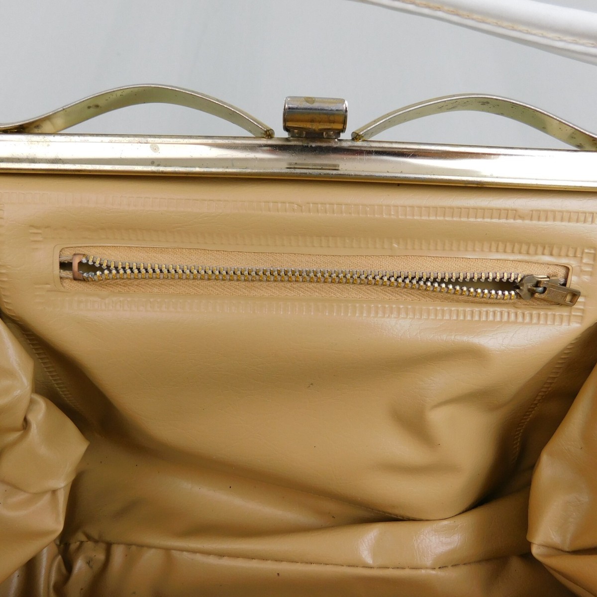 バッグ vintage hand bag Vintage Leather Hinged Frame Top Handle Bag - White, Gold