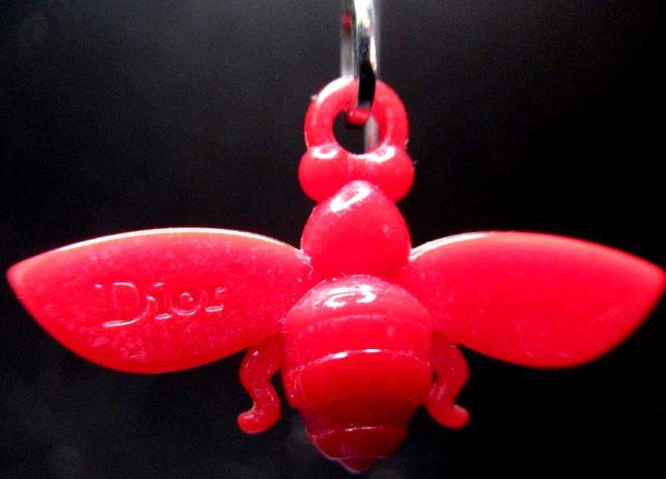 Pendientes perforados CHRISTIAN DIOR abejorro rojo cereza Foto 3 de 4