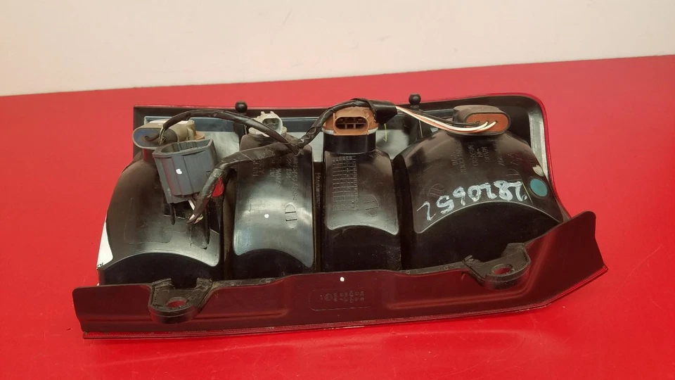 Jeep Patriot 2008 5 puertas Estate fuera de juego luz trasera lámpara de conductor Foto 2 de 4