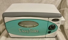 2009 Easy Bake Oven And Snack Center With Accessories Does Not Come With Mixes