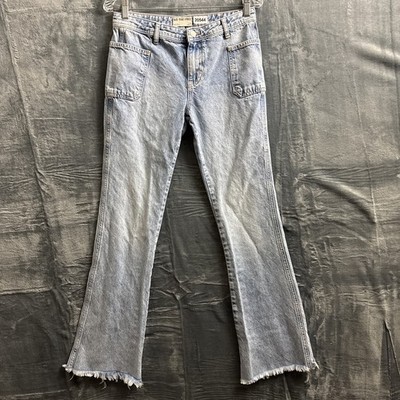 We The Free Womne's Size 27 Light Wash Denim Izzy Slim Leg Flare Jeans
