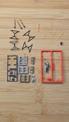 Lot Nr. 18 Ersatzteile 100 Roco Türen, Güterwagenablagen, Metallteile