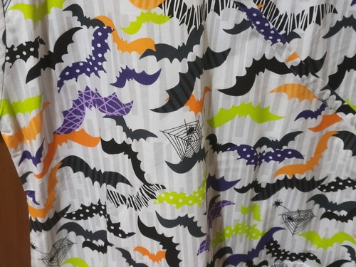 NWT - CUTE HALLOWEEN SCRUB TOP WITH BATS SIZE: X-SMALL - Picture 3 of 4