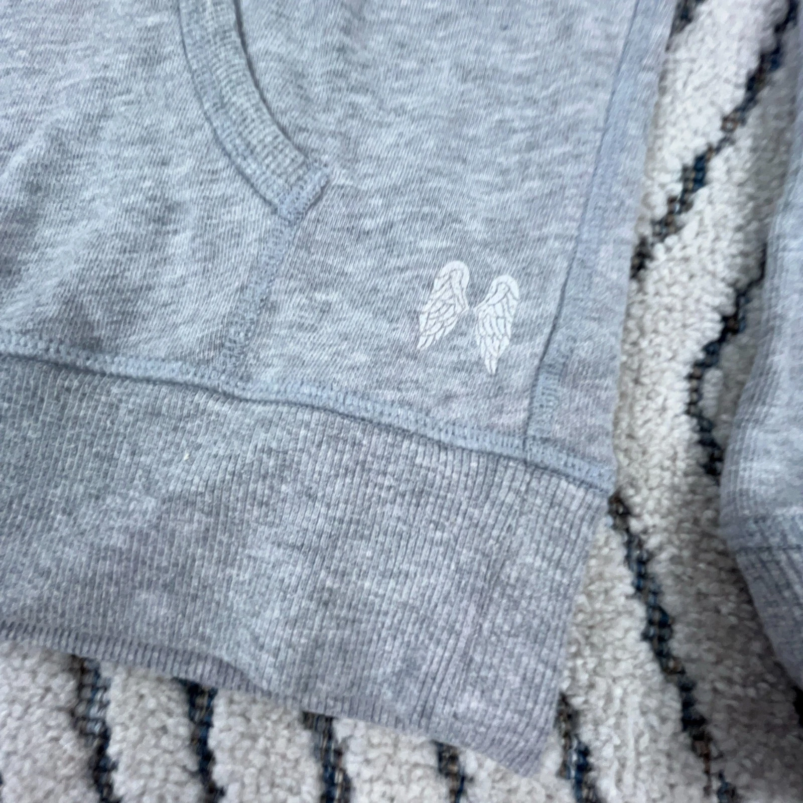 UNDERCOVER Felpa con cappuccio Victoria Secret donna piccola grigia bianca maglione Spell Out Wing*