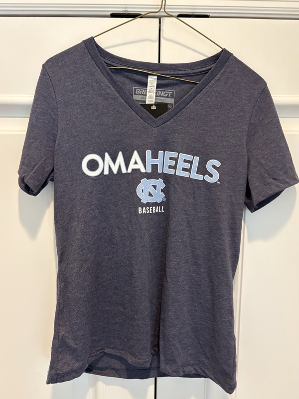 *NEW” North Carolina Tar Heels UNC Women’s V-Neck T-Shirt Baseball - Small