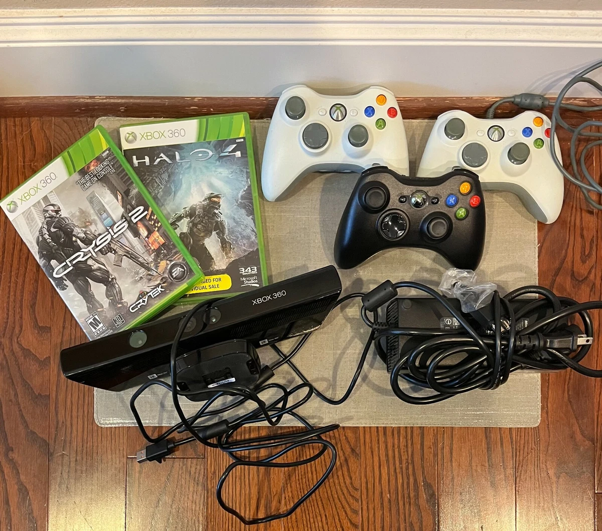 Microsoft Xbox 360 S 250GB System Kinect Bundle