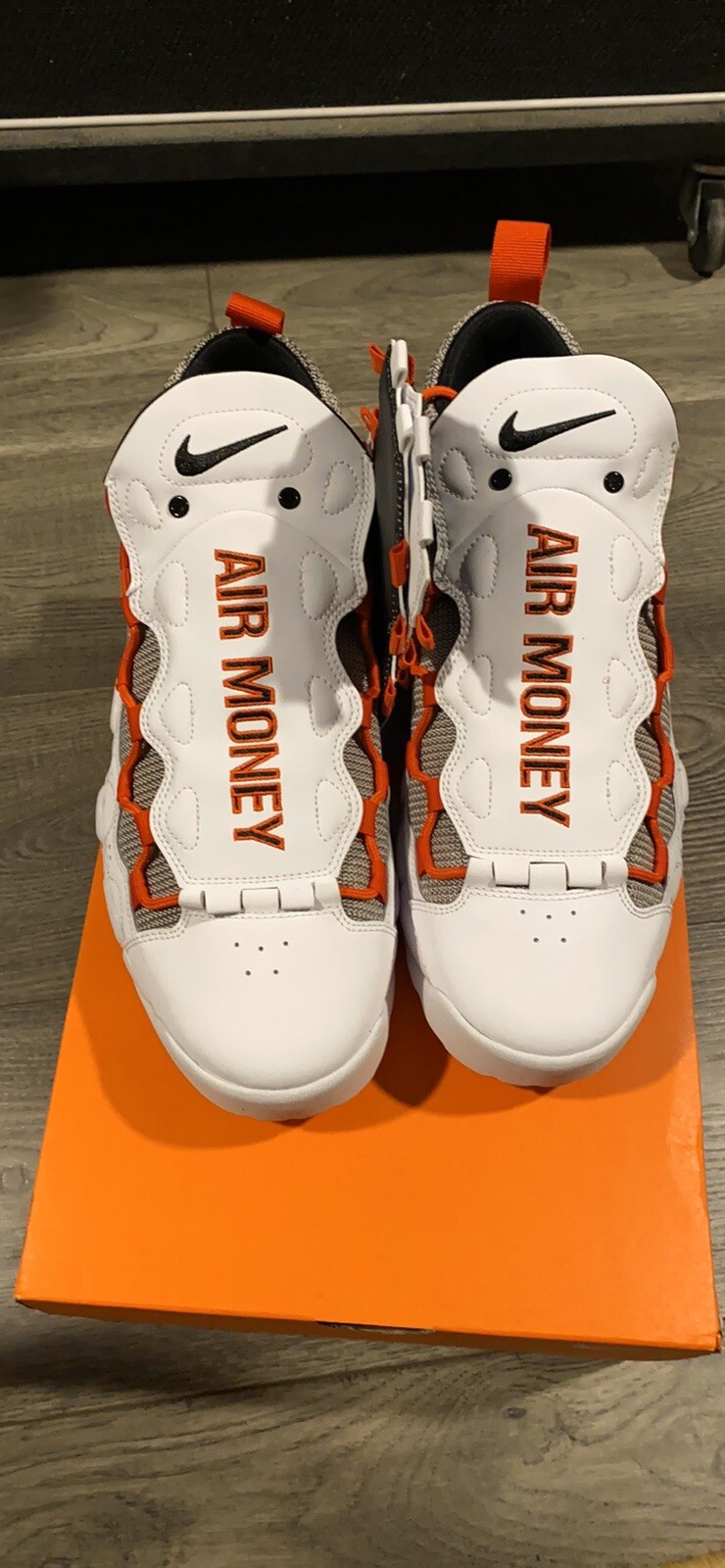 air money red and white